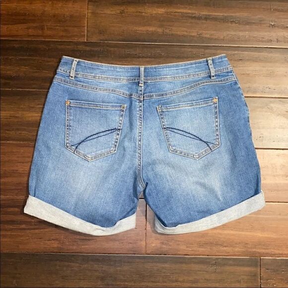 Cato Distressed Jean Shorts - Picture 3 of 4